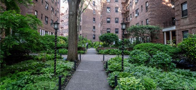 83-83 118th Street 6A, Kew Gardens, NY 11415