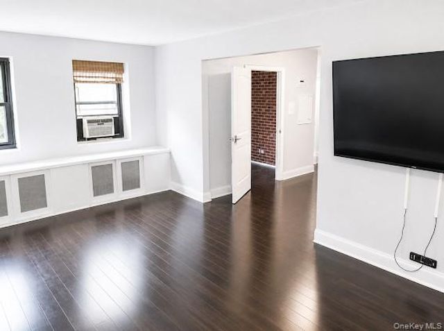 83-83 118th Street 6A, Kew Gardens, NY 11415