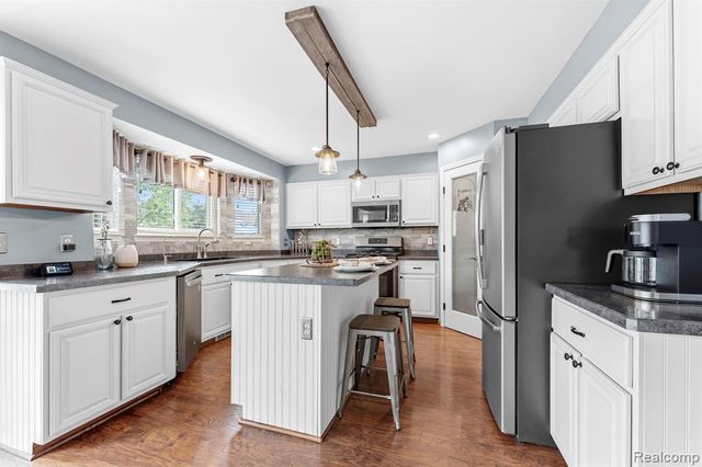 24346 Brentwood Drive, Brownstown, MI 48183