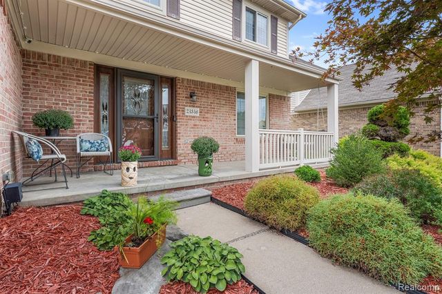 24346 Brentwood Drive, Brownstown, MI 48183