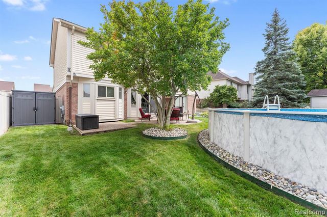 24346 Brentwood Drive, Brownstown, MI 48183