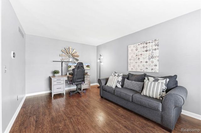 24346 Brentwood Drive, Brownstown, MI 48183