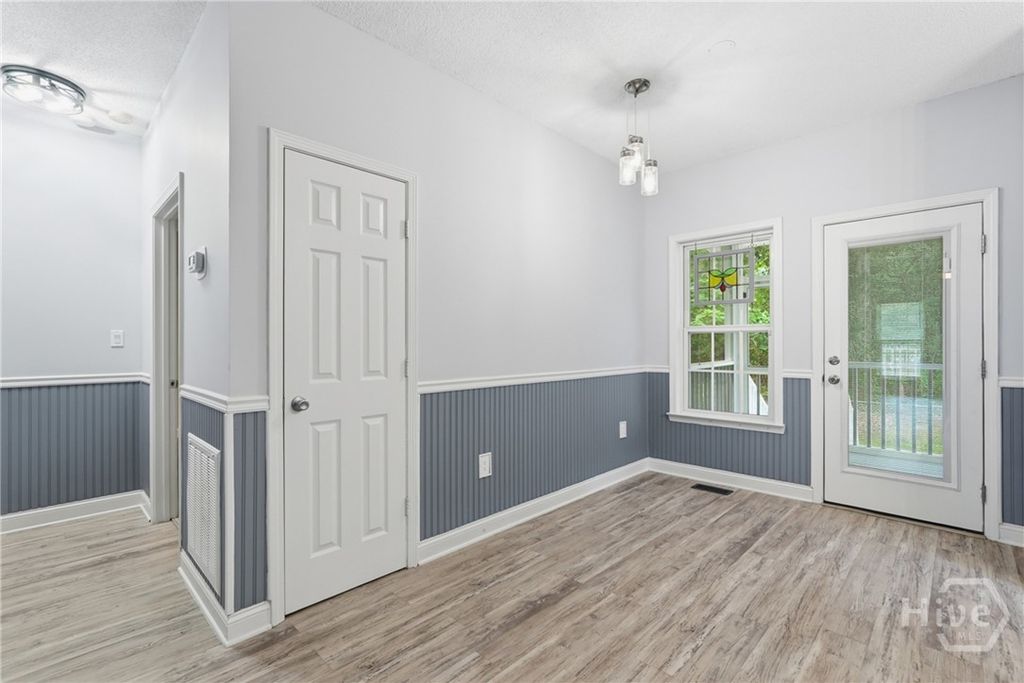 Image 14 of property listing at 330 Landing Way, Richmond Hill, GA 31324