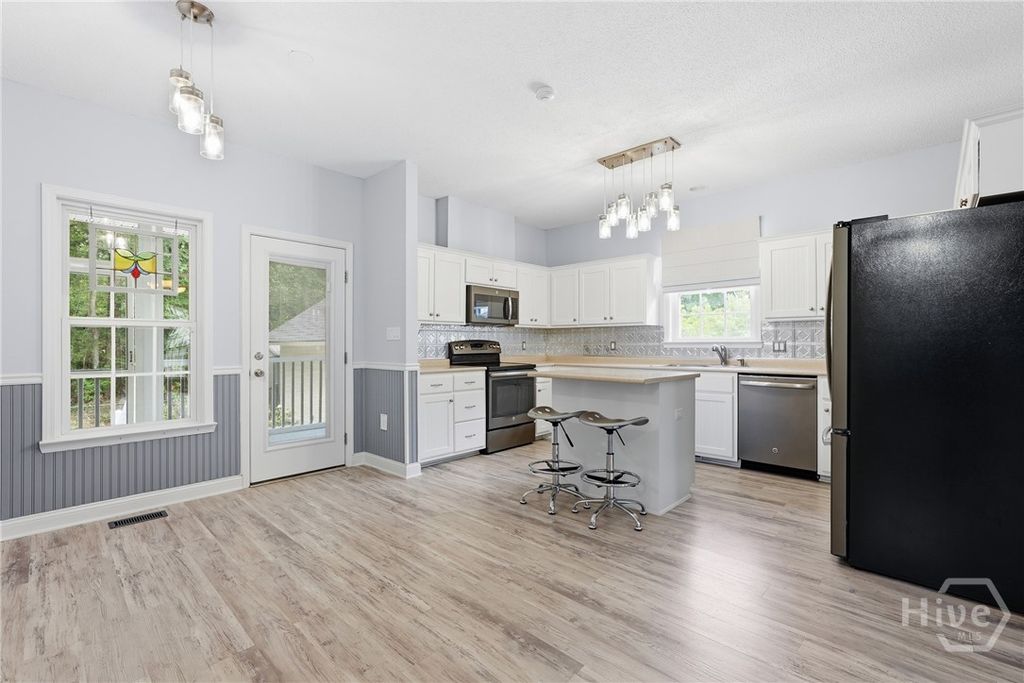 Image 15 of property listing at 330 Landing Way, Richmond Hill, GA 31324