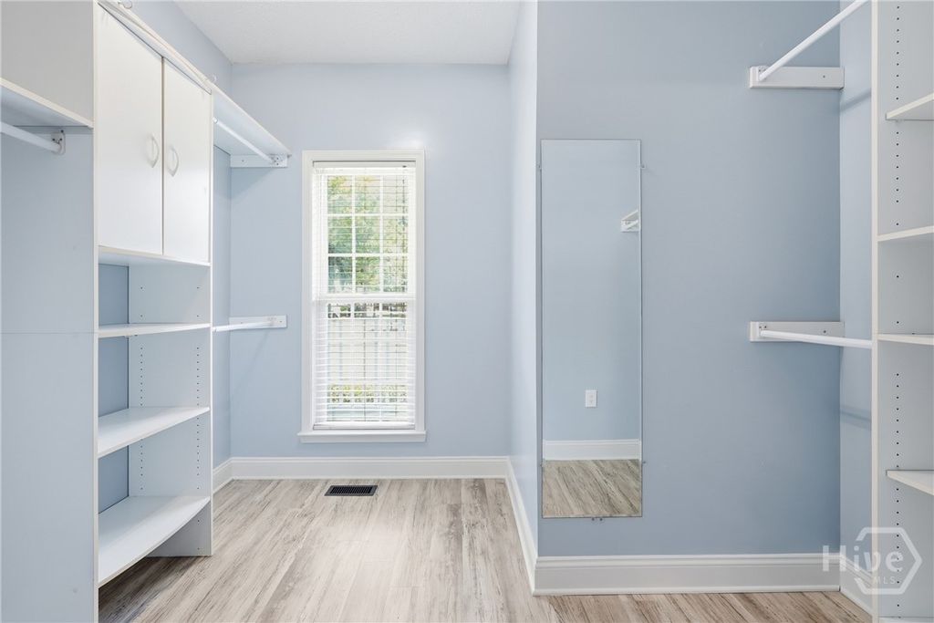 Image 22 of property listing at 330 Landing Way, Richmond Hill, GA 31324