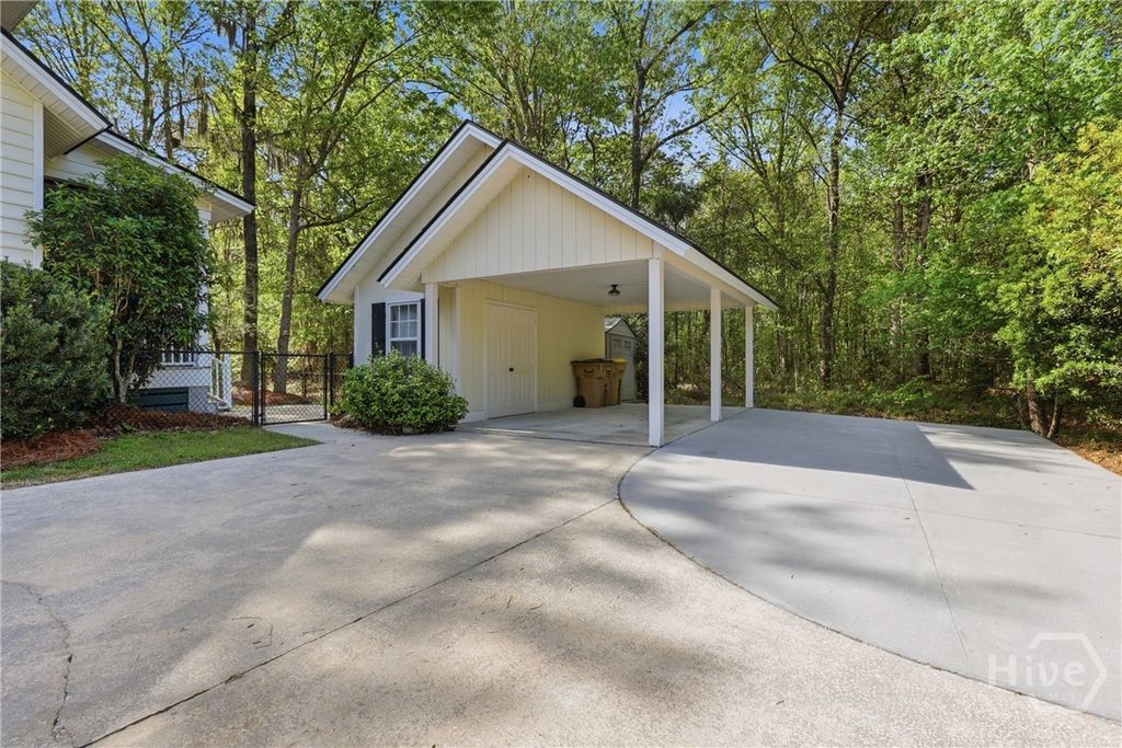 Image 31 of property listing at 330 Landing Way, Richmond Hill, GA 31324