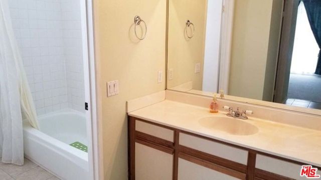 533 S St Andrews Place 321, Los Angeles, CA 90020