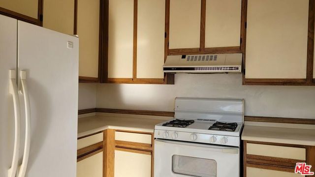 533 S St Andrews Place 321, Los Angeles, CA 90020