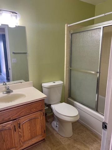 451 La Jolla Way, Salinas, CA 93901