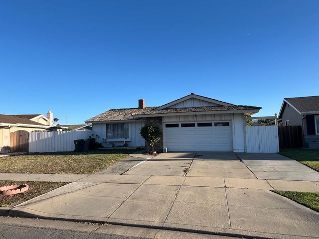 451 La Jolla Way, Salinas, CA 93901