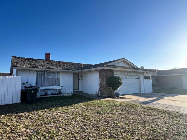 451 La Jolla Way, Salinas, CA 93901