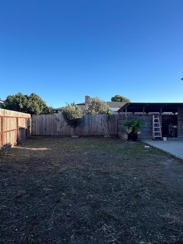 451 La Jolla Way, Salinas, CA 93901