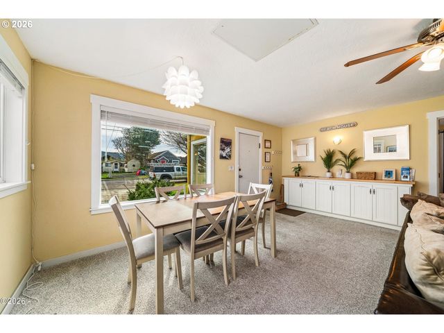 580 S COLUMBIA St, Seaside, OR 97138