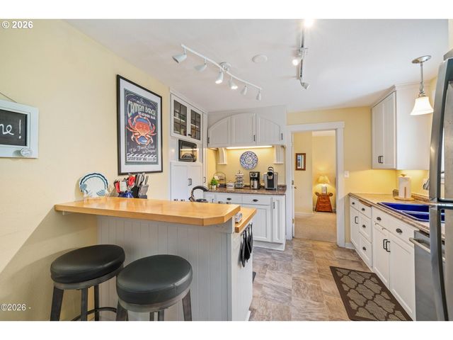 580 S COLUMBIA St, Seaside, OR 97138