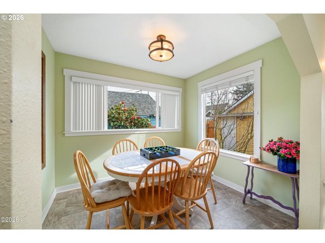 580 S COLUMBIA St, Seaside, OR 97138