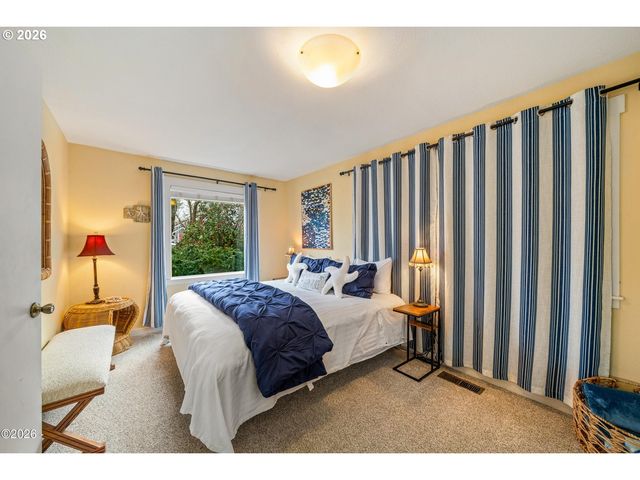 580 S COLUMBIA St, Seaside, OR 97138