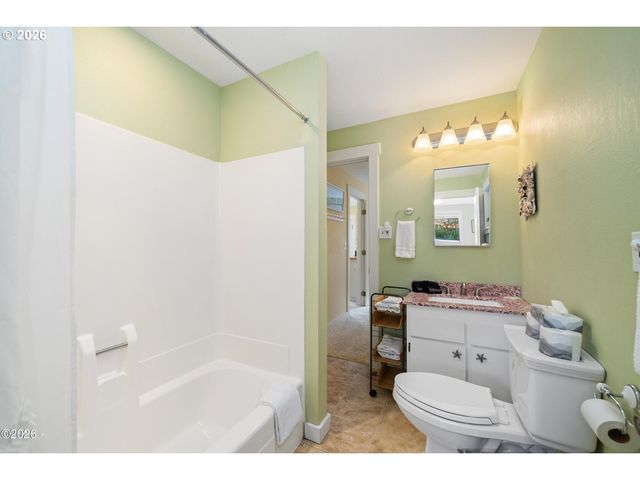 580 S COLUMBIA St, Seaside, OR 97138