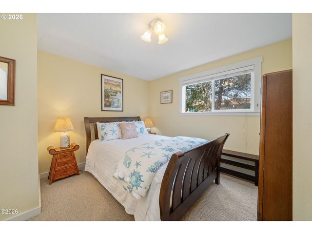 580 S COLUMBIA St, Seaside, OR 97138