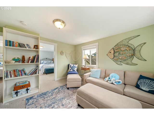 580 S COLUMBIA St, Seaside, OR 97138