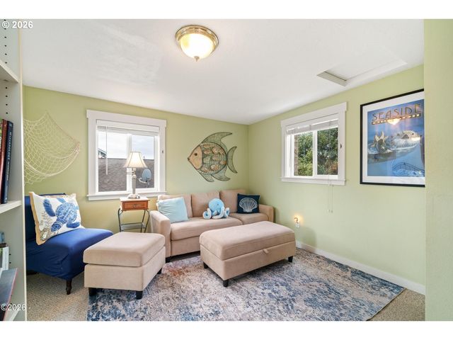 580 S COLUMBIA St, Seaside, OR 97138