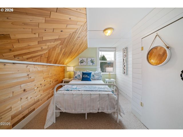 580 S COLUMBIA St, Seaside, OR 97138