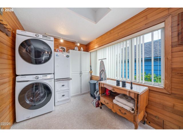 580 S COLUMBIA St, Seaside, OR 97138