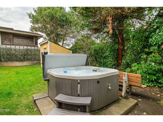 580 S COLUMBIA St, Seaside, OR 97138