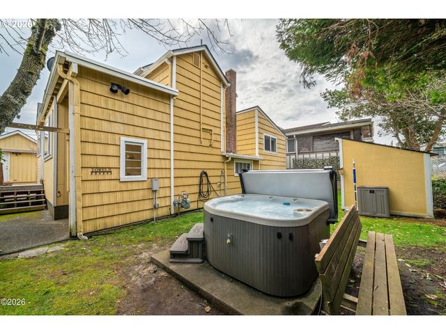 580 S COLUMBIA St, Seaside, OR 97138