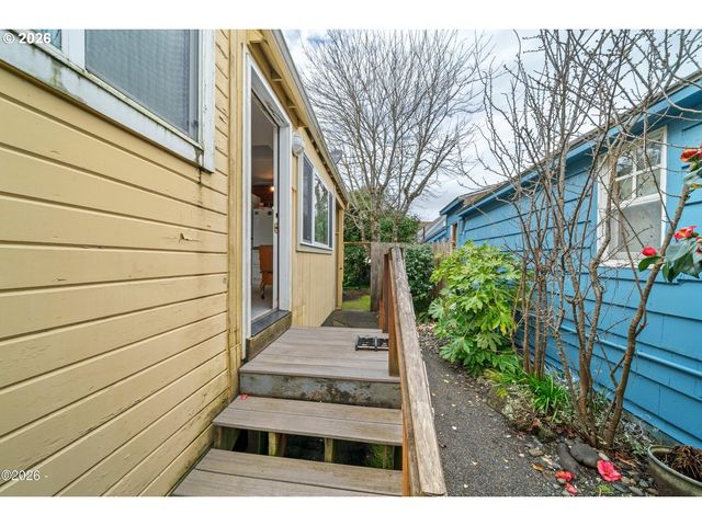 580 S COLUMBIA St, Seaside, OR 97138