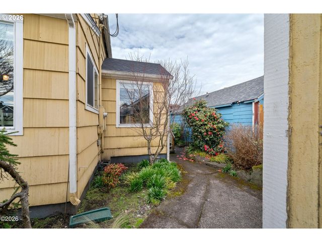 580 S COLUMBIA St, Seaside, OR 97138