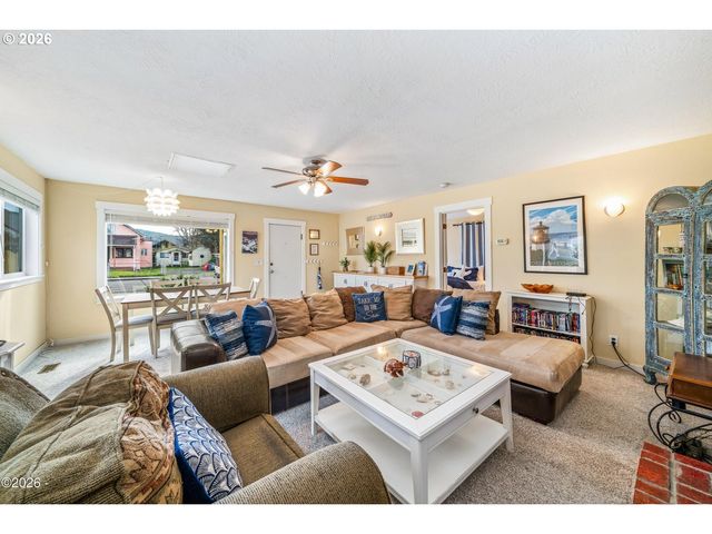 580 S COLUMBIA St, Seaside, OR 97138