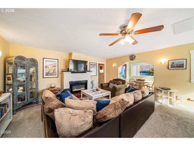 580 S COLUMBIA St, Seaside, OR 97138