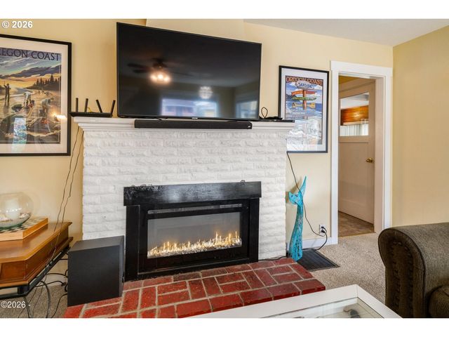 580 S COLUMBIA St, Seaside, OR 97138