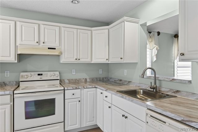 56 Mayfield Drive, West Seneca, NY 14224