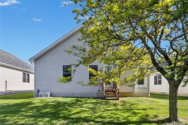 56 Mayfield Drive, West Seneca, NY 14224