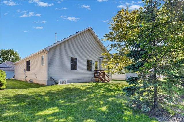 56 Mayfield Drive, West Seneca, NY 14224