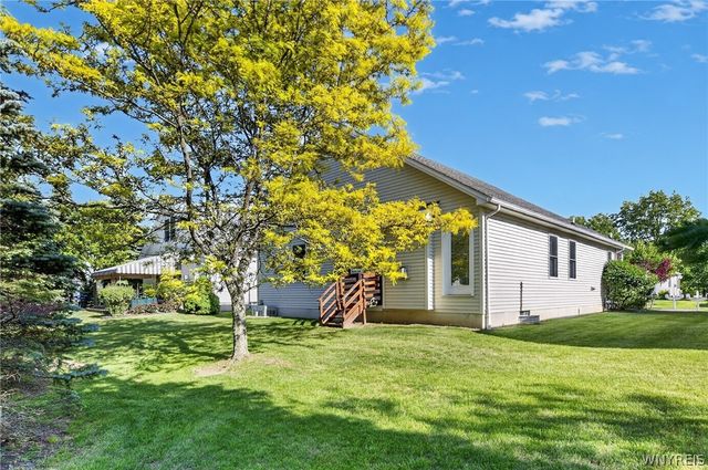 56 Mayfield Drive, West Seneca, NY 14224