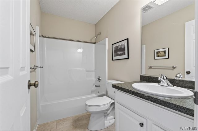 56 Mayfield Drive, West Seneca, NY 14224