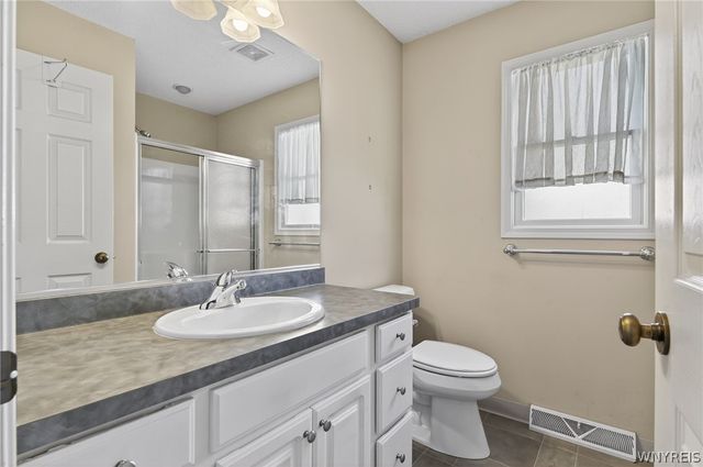 56 Mayfield Drive, West Seneca, NY 14224