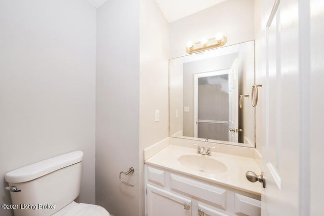 7802 Texlyn Ct, Louisville, KY 40258