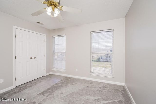 7802 Texlyn Ct, Louisville, KY 40258