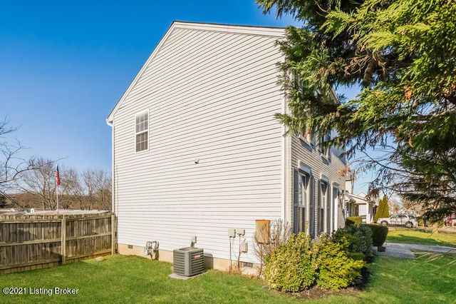 7802 Texlyn Ct, Louisville, KY 40258