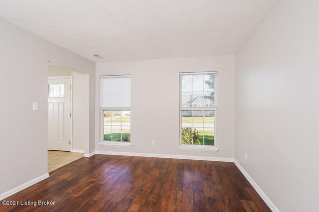 7802 Texlyn Ct, Louisville, KY 40258