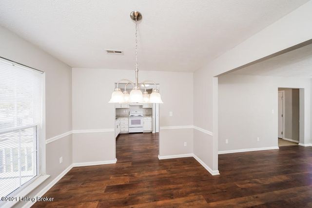 7802 Texlyn Ct, Louisville, KY 40258