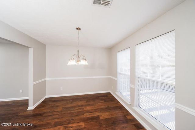 7802 Texlyn Ct, Louisville, KY 40258