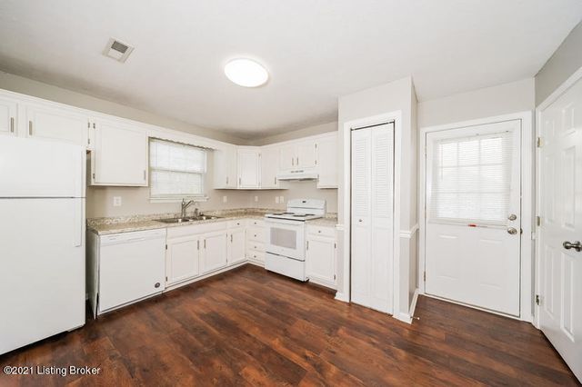 7802 Texlyn Ct, Louisville, KY 40258