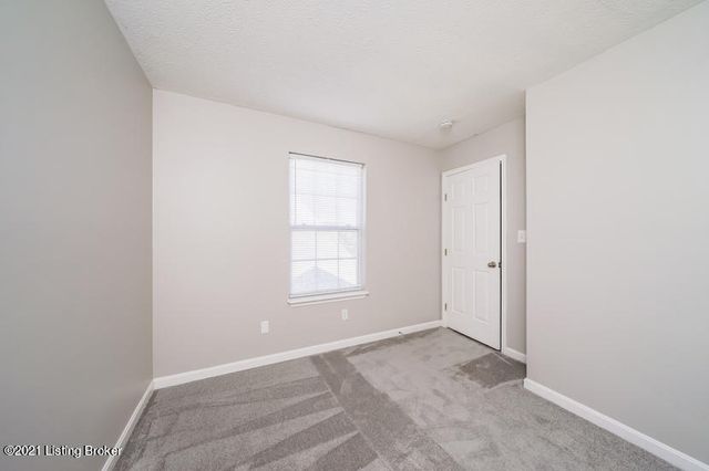 7802 Texlyn Ct, Louisville, KY 40258