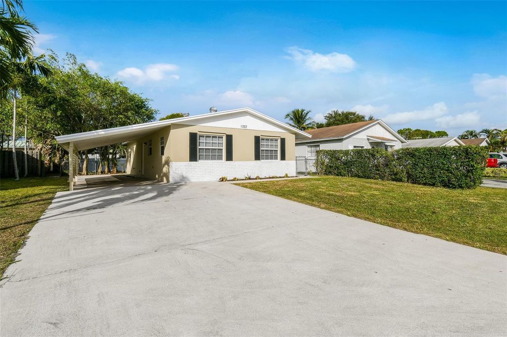 1227 Cherokee Street, Jupiter, FL 33458