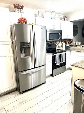 9835 Riverside Dr 7-39, Coral Springs, FL 33071