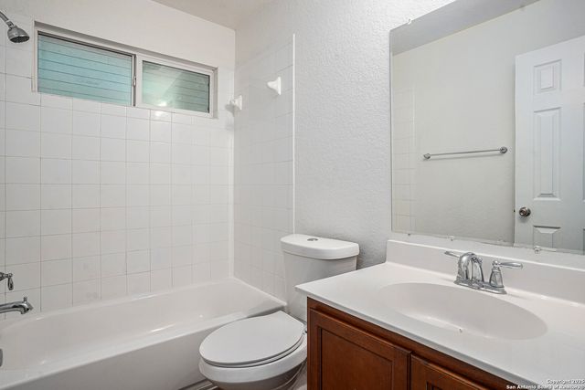 2135 Wiltshire Dr, New Braunfels, TX 78130